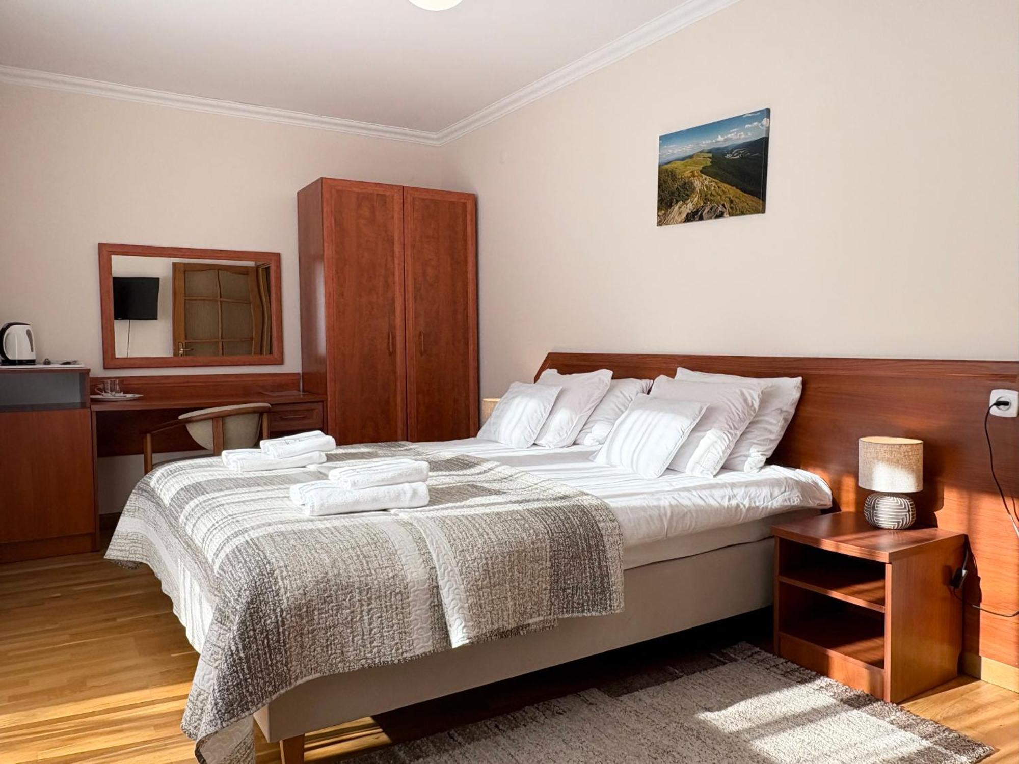Dw Halicz Hotel Солина Екстериор снимка